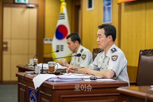 ▲권기선부산경찰청이지휘부회의를주재하고있다.