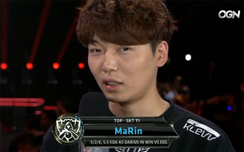 SK텔레콤 T1의 톱 라이너 '마린' 장경환이 인터뷰에 응하고 있다(사진=OGN 생중계 캡처).