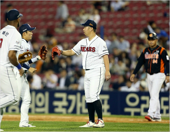 준플레이오프3차전을위해시즌첫불펜피칭까지소화한유희관.(사진=두산베어스제공)
