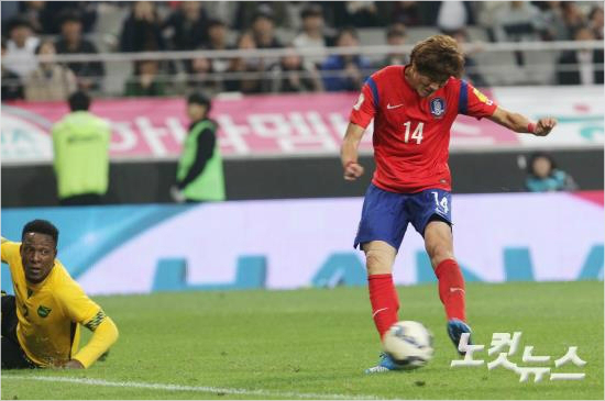 9일서울상암월드컵경기장에서열린축구국가대표팀평가전대한민국과자메이카의경기에서황의조가팀의세번째골을성공시키고있다(사진=노컷뉴스윤성호기자cybercoc1@cbs.co.kr)