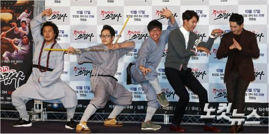 가수육중완(왼쪽부터),만화가김풍,배우박철민,가수이정신,배우온주완이13일오후서울여의도CGV에서열린SBS새예능프로그램‘주먹쥐고소림사’제작발표회에참석해포토타임을갖고있다.사진=황진환기자