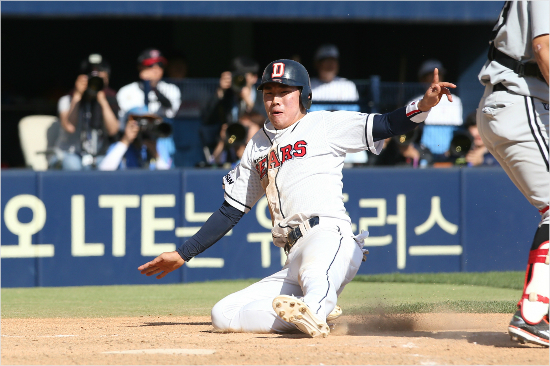 준플레이오프에서8안타를몰아친허경민.(사진=두산베어스제공)