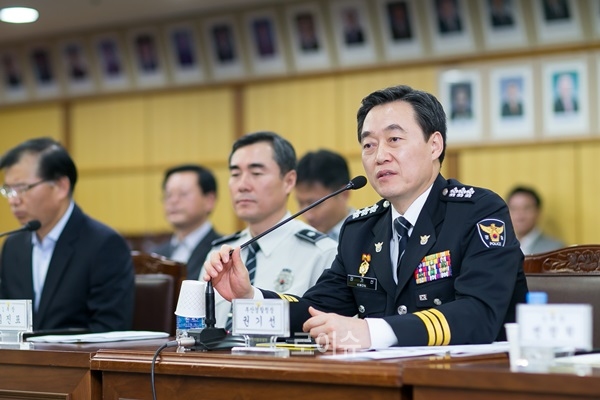 ▲권기선부산경찰청장이경-학간담회에서발언을하고있다.