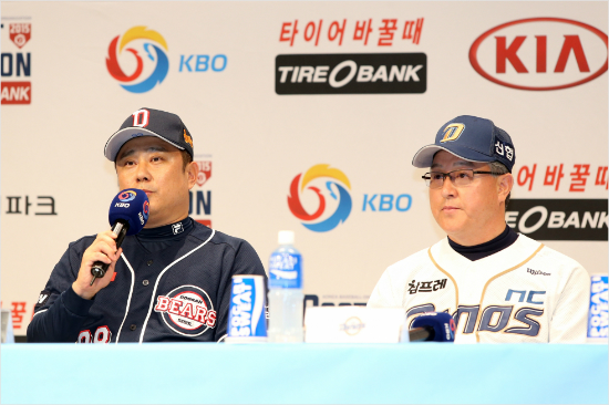 NC김경문감독(오른쪽)과두산김태형감독.(사진=두산베어스제공)
