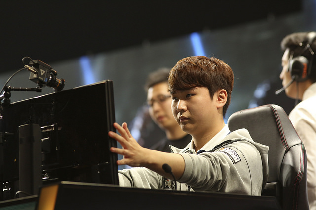 어시스트 순위 1위에 오른 KOO 타이거즈의 서포터 강범현.