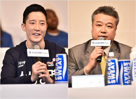 '우리달라질거에요'삼성생명임근배감독(오른쪽)과주장박태은이19일2015-2016시즌여자프로농구미디어데이에서각오를밝히고있다.(사진=WKBL)