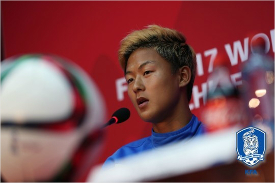 17세이하(U-17)축구대표팀의에이스이승우는대회를앞두고발목부상으로국제축구연맹(FIFA)U-17월드컵출전이무산된장결희와1차전브라질전도중무릎십자인대파열의큰부상을당한최재영을위해기니와2차전도반드시승리한다는각오를선보였다.(자료사진=대한축구협회)