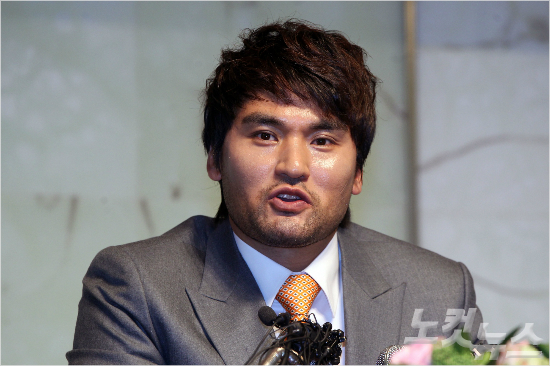 야구국가대항전프리미어12글로벌홍보대사로위촉된코리안특급박찬호.사진은지난2012년은퇴기자회견모습.(자료사진=윤창원기자)