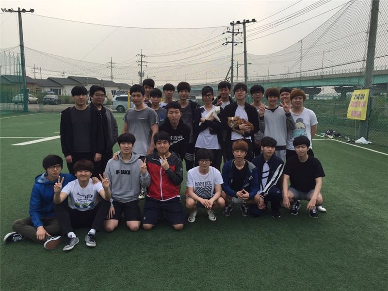 진에어 그린윙스, 스베누 소닉붐, 레블즈 아나키 선수들이 축구 시합을 통해 화합의 장을 열었다(사진=이재균 레블즈 아나키 감독 제공).