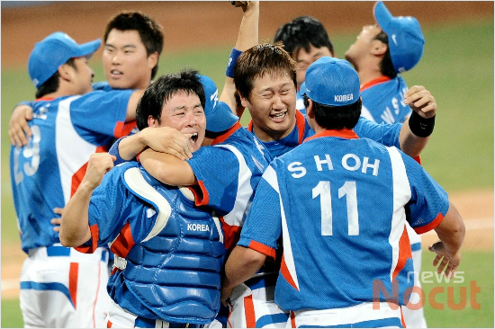 야구의마지막올림픽이던지난2008년베이징대회에서한국이우승하며선수단이기뻐하는모습.(자료사진)