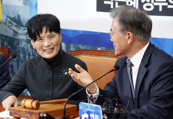 ▲조은위원장과문재인대표(사진=새정치민주연합)