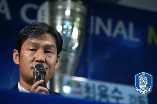 지난해FA컵결승에서성남FC를상대로수비적인경기를하다승부차기끝에패한FC서울의최용수감독은"두번실수는없다"는각오와함께화끈한공격축구를예고했다.(자료사진=대한축구협회)