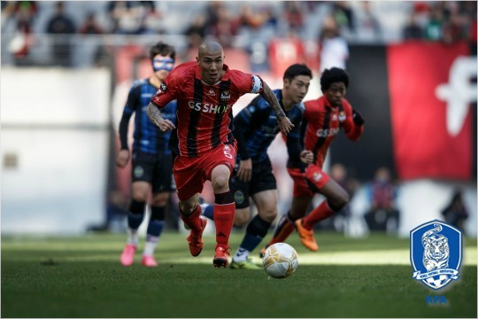 2013년FC서울입단후아시아축구연맹(AFC)챔피언스리그와FA컵에서연이어준우승에그치며우승과인연을맺지못했던차두리는자신의선수경력의마지막인2015년FA컵에서우승하며대미를장식했다.(자료사진=대한축구협회)