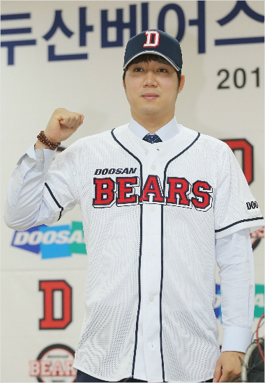 두산과4년84억원계약을맺은장원준.잔류가아닌국내이적으로는역대최고액이었다.(사진=두산베어스제공)
