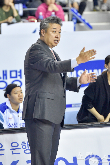 용인삼성생명의임근배감독(사진제공/WKBL)