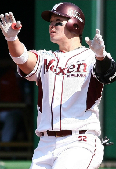 '대호형,우리같이홈런날리자'최근MLB구단들을대상으로포스팅을공식요청한넥센박병호.(자료사진=넥센)