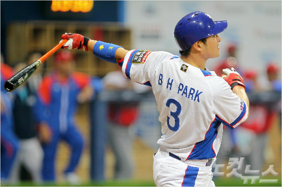 '정호도없고,병호도가고'4일서울고척스카이돔에서열린'2015서울슈퍼시리즈'대한민국과쿠바의경기4회말타석에선박병호의타격모습.(자료사진=박종민기자)