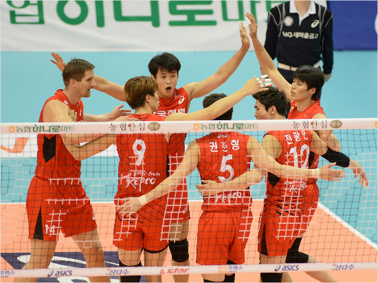 한국전력은2라운드첫경기에서대한항공을세트스코어3-0으로가뿐하게물리치고남자부의치열한2위싸움에가세했다.(자료사진=KOVO)