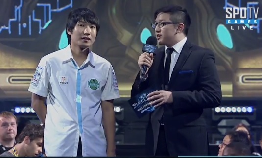 진에어 그린윙스 김유진이 공식 인터뷰에 응하고 있다(사진=스포티비게임즈 생중계 화면 캡처).