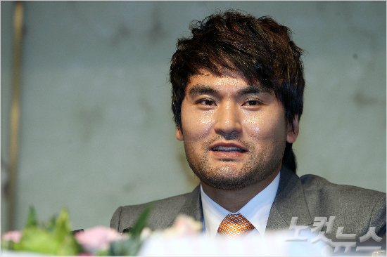 8일한국과일본의프리미어12개막전시구자로나서는원조코리안메이저리거박찬호.(자료사진=윤창원기자)