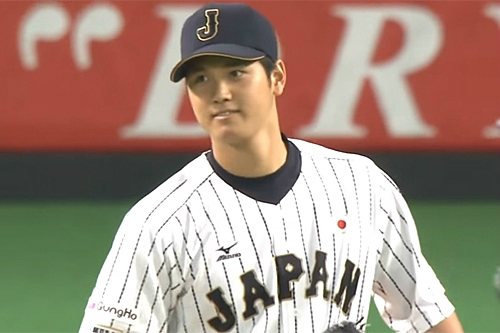 8일일본삿포로돔에서열린'프리미어12'한국과일본의개막전에서한국타선을침묵시킨일본의오타니쇼헤이.오타니는6회까지삼진10개를뽑아내며일본에승리를안겼다.(사진=유튜브영상캡처)
