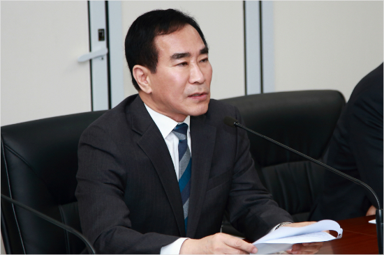 여형구2018평창동계올림픽및장애인동계올림픽대회조직위원회사무총장이9일주요현안보고회의에참석해보고를받고있다.(사진=평창조직위)