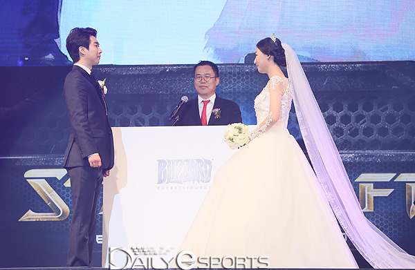 '새신랑' 이윤열 "뜻 깊은 결혼식, 행복하게 잘 살겠다"