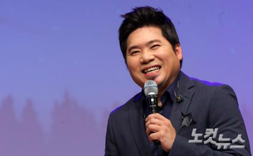 가수김조한이11일오후서울청담동일지아트홀에서열린6집'OnceinaLifetime'음악감상회에서인사말을하고있다.(사진=박종민기자/노컷뉴스)