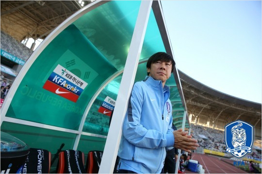 중국4개국친선대회에서결과보다는점검에집중하겠다는출사표를던졌던신태용올림픽축구대표팀감독은모로코와1차전에서아쉬운0-1패배를기록했지만'새얼굴'여봉훈이70분간활약하는등목표였던기량점검은성공했다.(자료사진=대한축구협회)