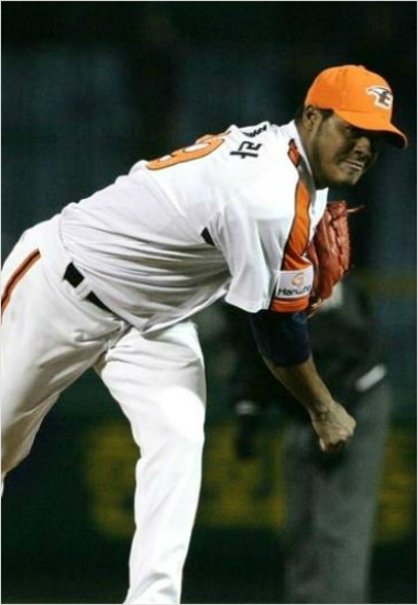 "한국타자들세네."훌리오데폴라.(사진=한화이글스제공)