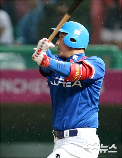 "오늘은내가홈런타자."황재균이베네수엘라전에서홈런2개를쳤다.(자료사진=박종민기자)