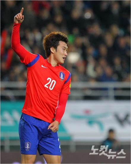 12일저녁수원월드컵경기장에서열린KEB하나은행후원2018러시아월드컵아시아2차예선대한민국과미얀마의경기에서장현수가후반전팀의세번째골을넣은뒤기뻐하고있다(사진=노컷뉴스박종민기자esky0830@cbs.co.kr)