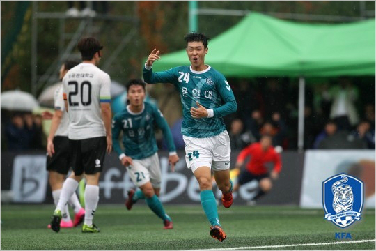 이장관감독이이끄는용인대는'2015카페베네U리그왕중왕전'결승에서성균관대를2-0으로꺾고대학축구최강자로우뚝섰다.사진은이경기전반22분결승골을넣은용인대강지훈.(자료사진=대한축구협회)