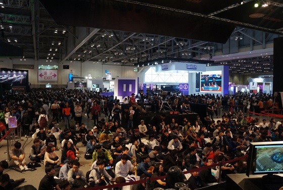 엔젤스톤 헝그리앱 특별 토너먼트가 개최되는 헝그리앱 부스에는 수백 명의 관람객이 참여한 가운데 진행되었다