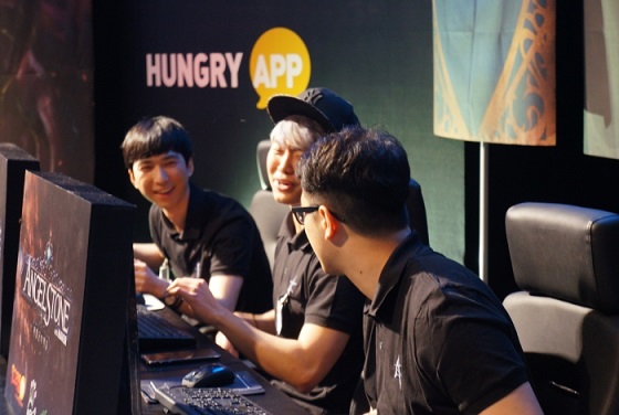 우승이 확정된 직후 환호하는 별에서 온(저항팀의 역습) 길드