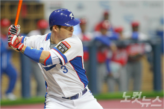 14일멕시코와프리미어12B조4차전에서3회천금의솔로홈런으로한국의8강진출을이끈주포박병호.(자료사진=박종민기자)