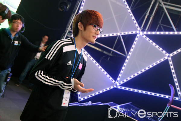 무대 아래서 기다리는 중국대표 정재영 선수.