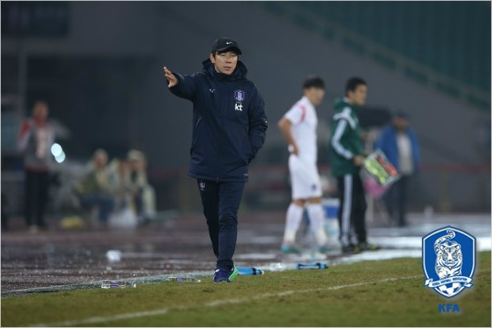 중국4개국친선대회에서2무1패로최하위에그친신태용올림픽축구대표팀감독은다음달소집훈련에서대표팀구성을마무리해내년1월아시아축구연맹(AFC)23세이하챔피언십에서리우올림픽출전권을손에넣는다는구상이다.(자료사진=대한축구협회)