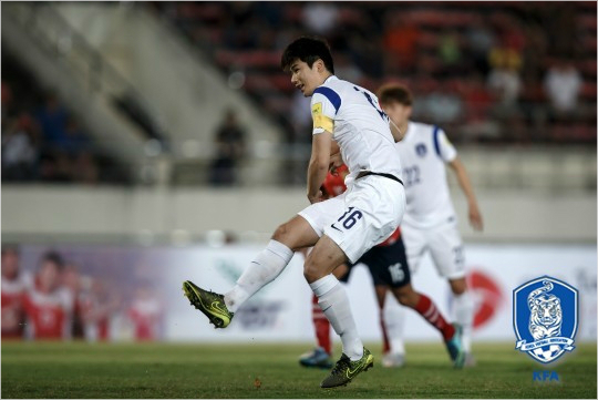 기성용은자신의80번째A매치에서처음으로멀티골을기록하며한국의5-0대승을확실하게이끌었다.(자료사진=대한축구협회)