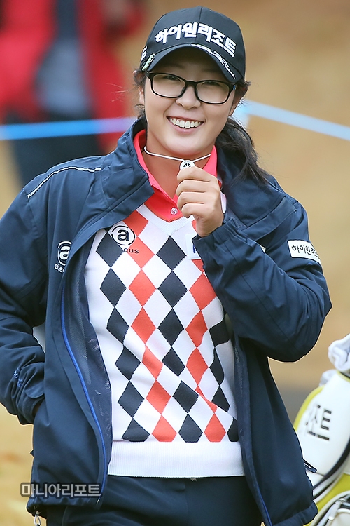 ▲올시즌마지막대회였던조선일보포스코챔피언십2라운드당시모습이이에요.행운을가져다주는예쁜제목걸이자랑하고있어요.하하.사진=박태성기자