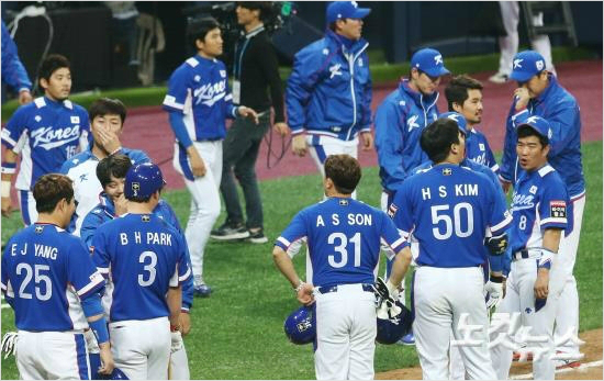 "오타니너무잘던지네."한국이오타니쇼헤이를공략하지못하면서일본과4강전에서무릎을꿇었다.(자료사진=윤성호기자)