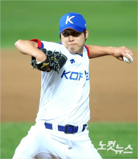 "저대표팀키플레이어맞죠?"차우찬이중간계투로나와장원준다음으로많은9이닝을소화했다.실점은고작1점이다.(자료사진=박종민기자)