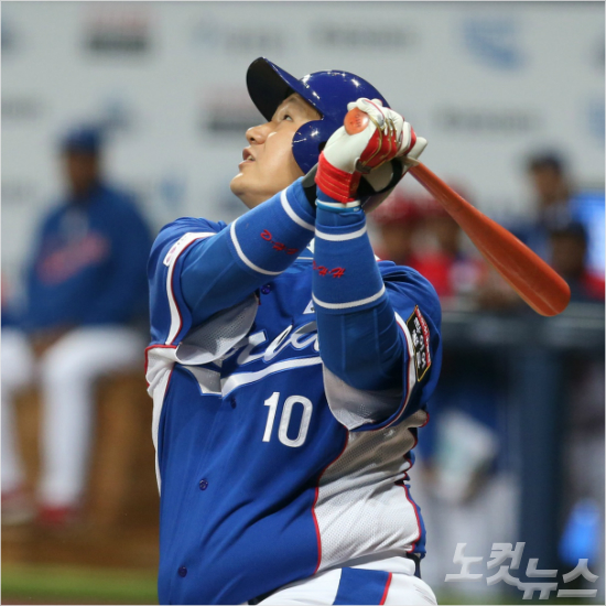 '다케다미안해'한국대표팀4번타자이대호는19일일본과프리미어124강전에서9회결승타를뽑아내면서소프트뱅크동료다케다쇼다를결승에서3,4위전선발로내정했다.(자료사진=윤성호기자)