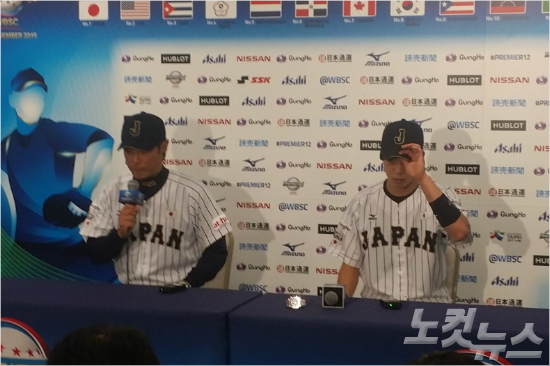 3위로'프리미어12'를마친일본고쿠보히로키감독(왼쪽)과야마다데츠토.