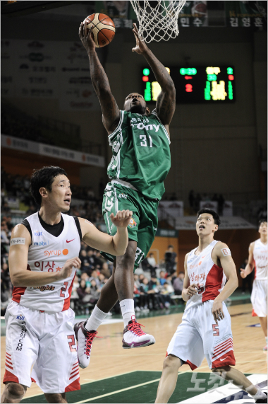 원주동부의웬델맥키네스(사진제공/KBL)