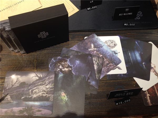 BGM CD 패키지에는 게임 일러스트 8장도 포함돼 있다