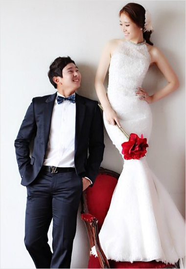 오는5일화촉을밝히는SK내야수최정민(왼쪽)과신부이혜민양.(사진=SK)