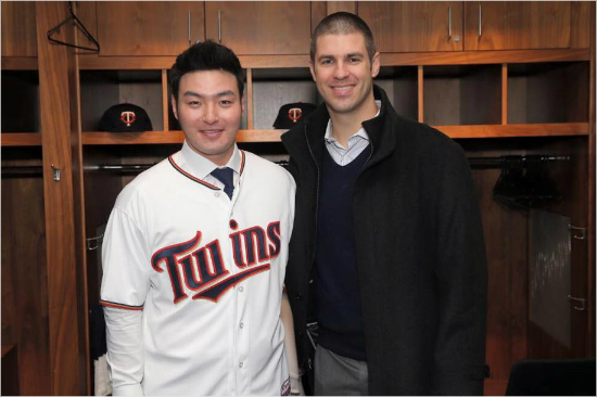 미네소타트윈스간판조마우어와만난박병호.(사진=미네소타트윈스페이스북)