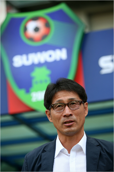 K리그클래식승격에도전하는수원FC의조덕제감독은11월K리그'danill테일러이달의감독'으로당당히선정됐다.(자료사진=한국프로축구연맹)