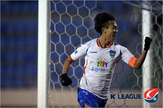 임성택은부산아이파크와K리그승강플레이오프2차전에서수원FC의1-0승리를이끄는결승골을터뜨리며짜릿한1부리그승격의중심에섰다.(자료사진=한국프로축구연맹)